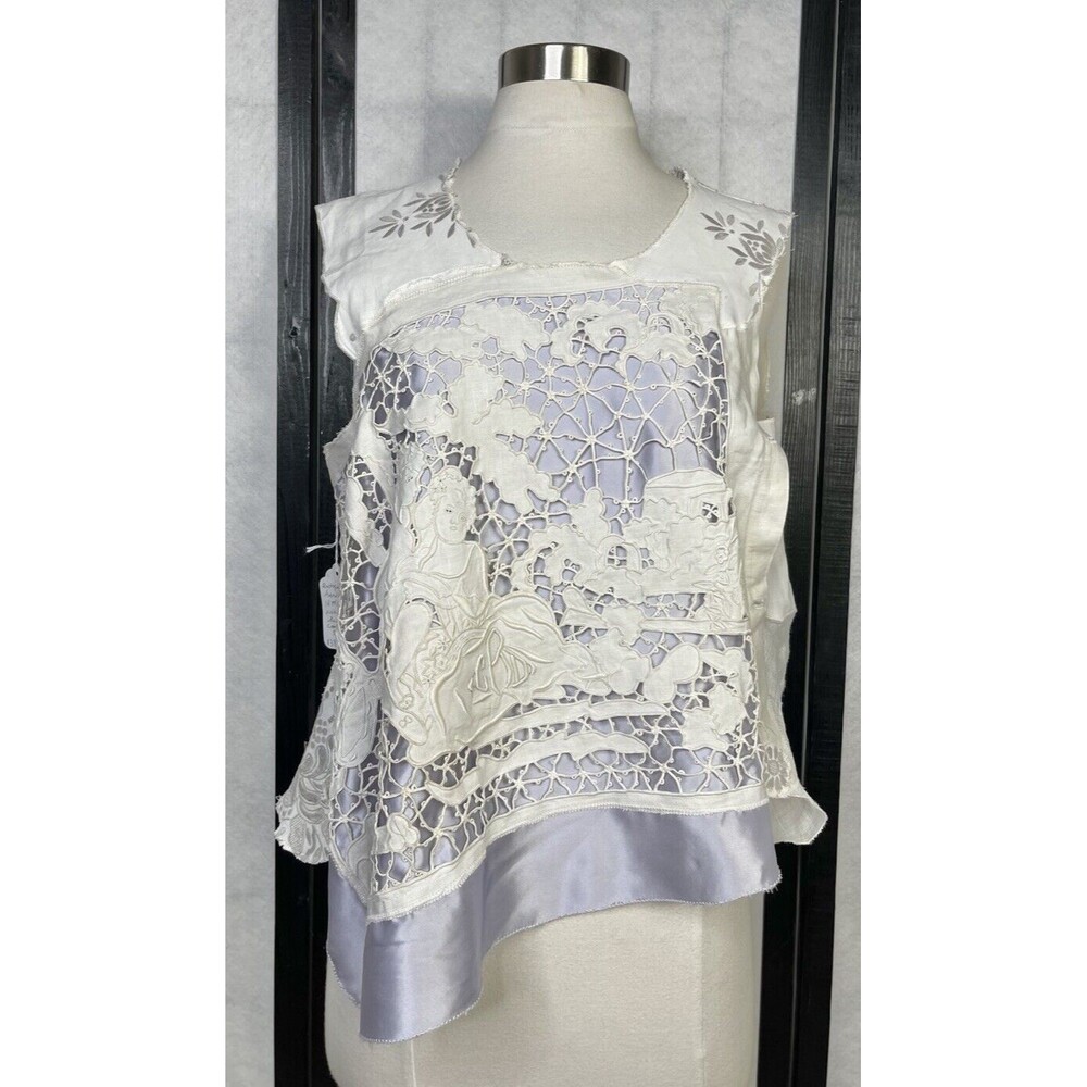 Char Santa Fe Embroidered Top. Size: 5 m